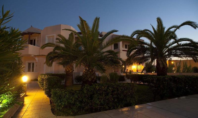 Hotel Caretta Beach Gerani  Екстериор снимка