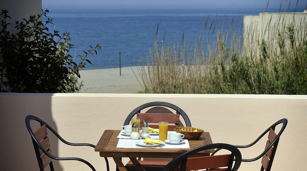 Hotel Caretta Beach Gerani  Екстериор снимка