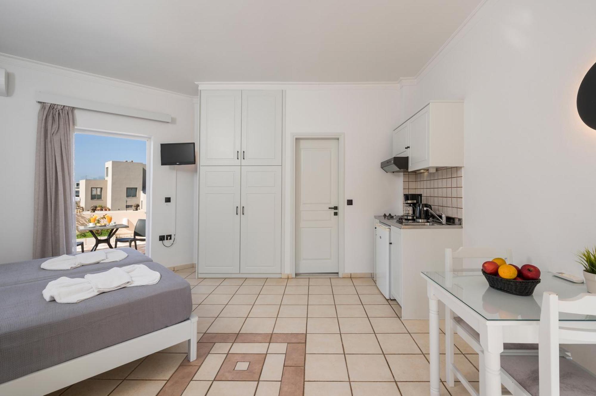 Hotel Caretta Beach Gerani  Екстериор снимка
